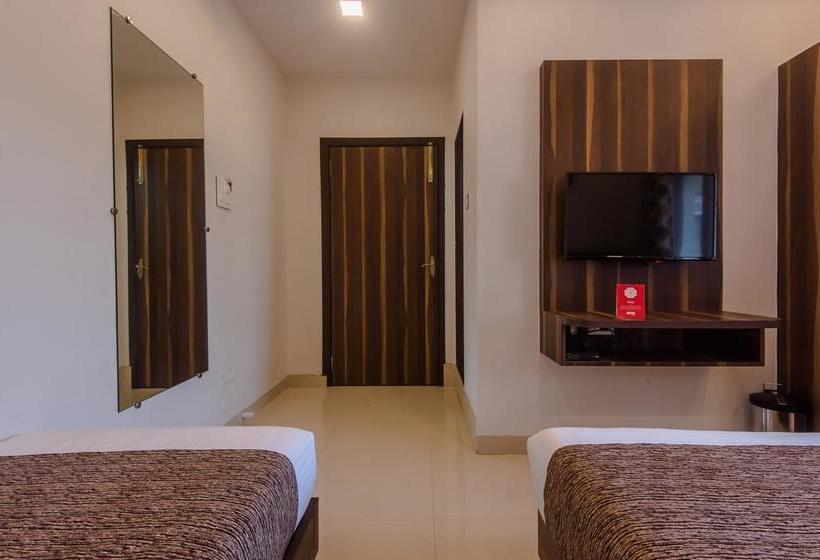 Oyo 10217 Hotel Golden Palms 10