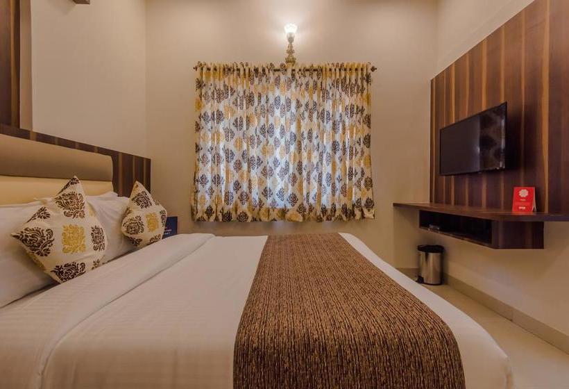 Oyo 10217 Hotel Golden Palms 13