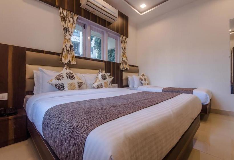 Oyo 10217 Hotel Golden Palms 14