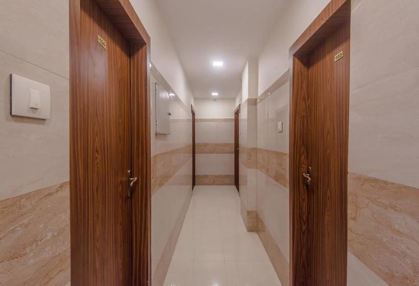 Oyo 10217 Hotel Golden Palms 18