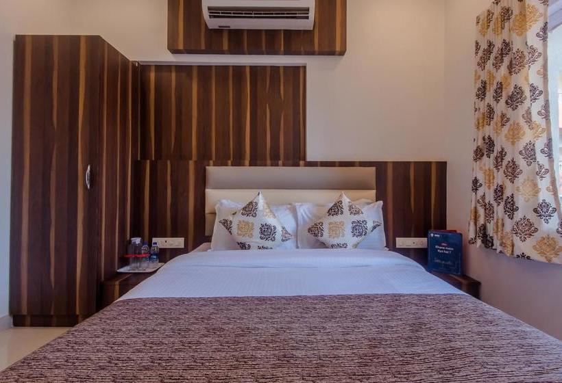 Oyo 10217 Hotel Golden Palms 2