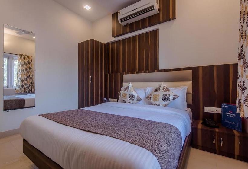 Oyo 10217 Hotel Golden Palms 3