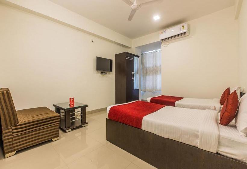 Oyo 10219 Hotel Ten Eleven 4