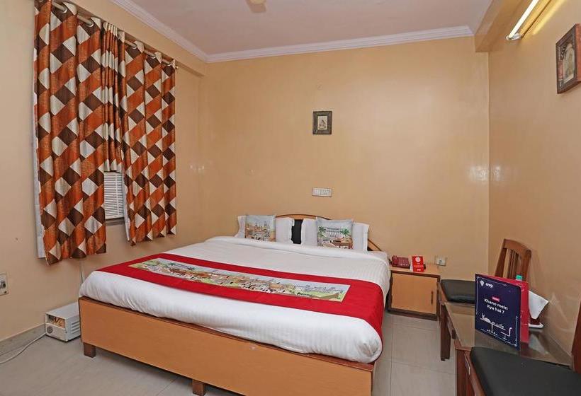 Oyo 10282 Hotel Rishi 1