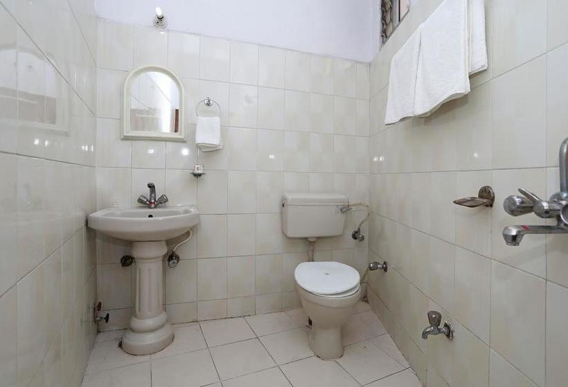 Oyo 10282 Hotel Rishi 9