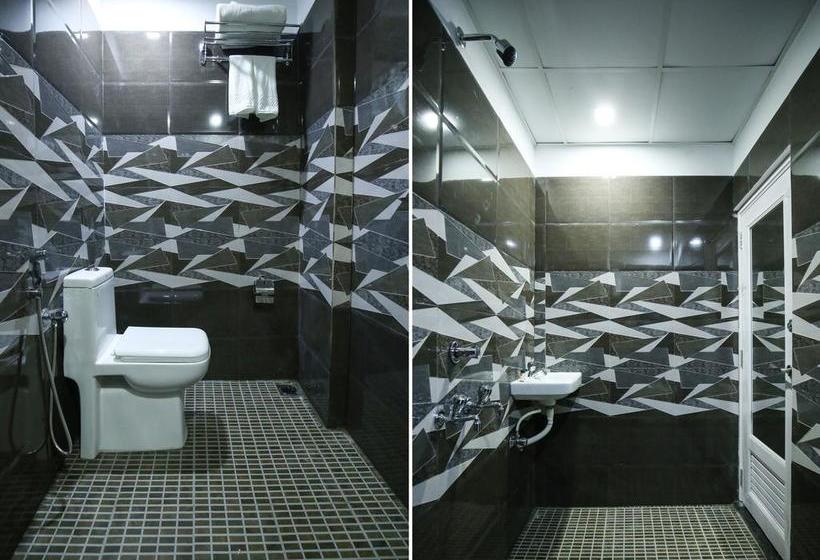 Hotel Oyo 10152 Rail View Residency 8