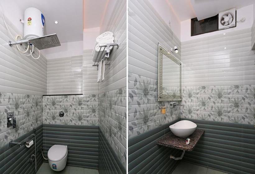 Oyo 10360 Hotel Grand Manoranjan 13