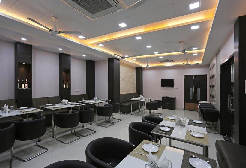 Oyo 10360 Hotel Grand Manoranjan 14