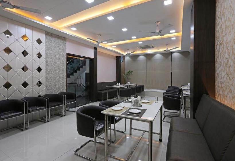 Oyo 10360 Hotel Grand Manoranjan 15