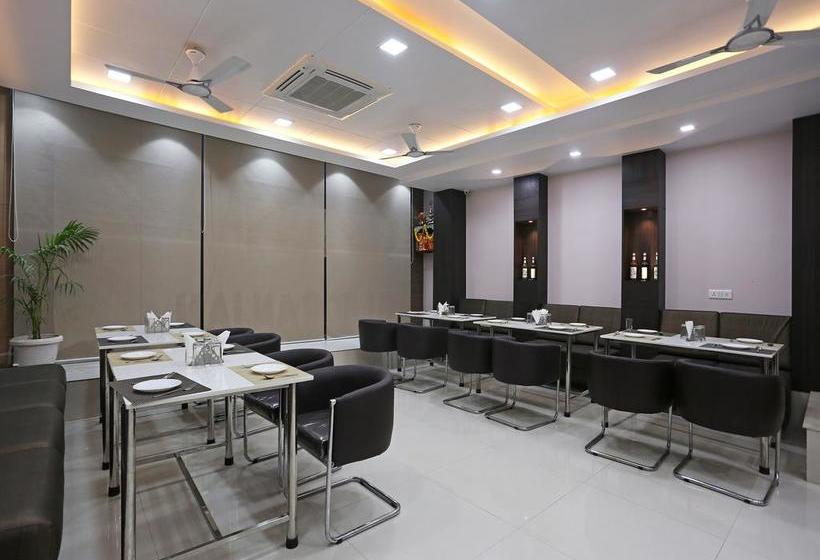 Oyo 10360 Hotel Grand Manoranjan 16