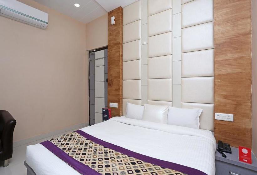 Oyo 10360 Hotel Grand Manoranjan 18