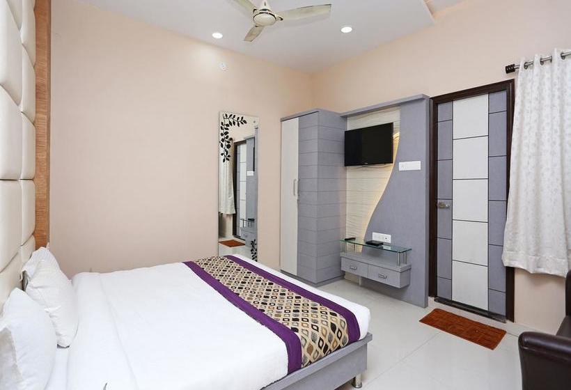 Oyo 10360 Hotel Grand Manoranjan 3