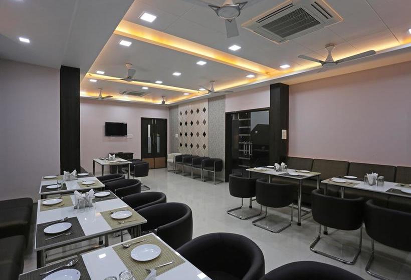 Oyo 10360 Hotel Grand Manoranjan 7