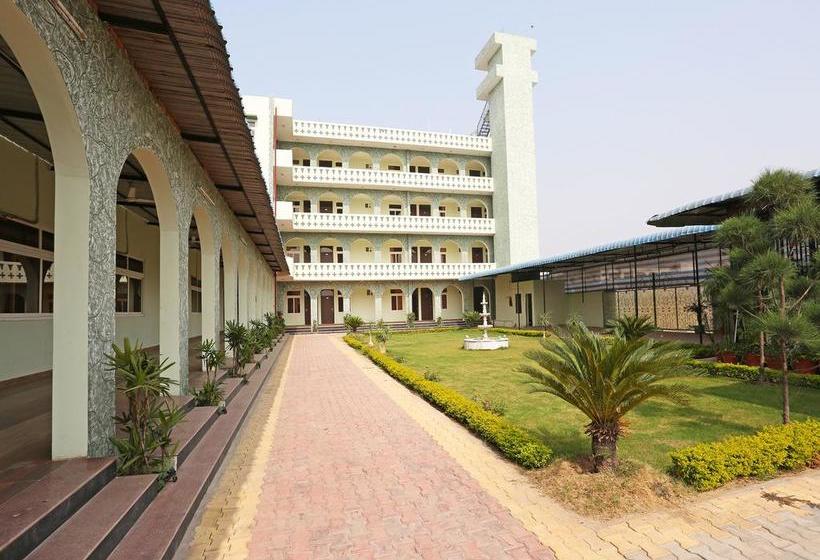 Oyo 10104 Radhika Resort Kota