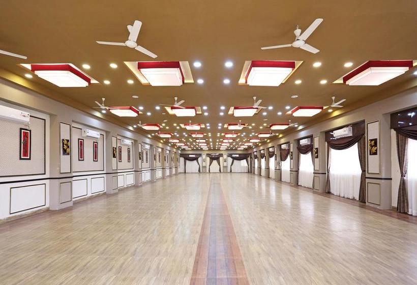 Oyo 10104 Radhika Resort 17