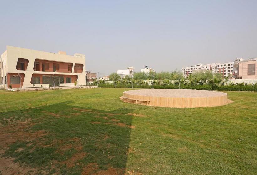 Oyo 10104 Radhika Resort 4