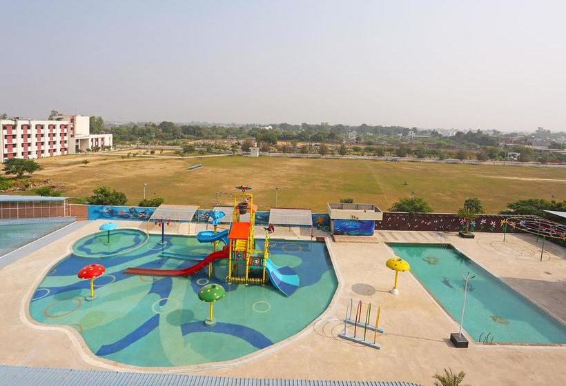 Oyo 10104 Radhika Resort 9