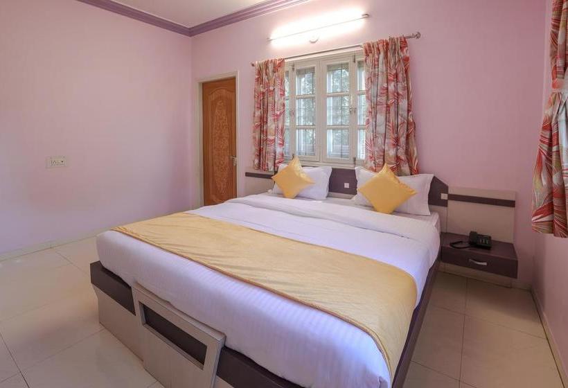 Hotel Oyo 10031 Wind Chimes Boutique Guest House Surat