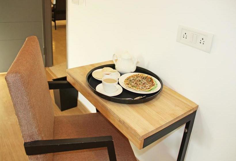 Oyo 9544 Hotel Crown Residency 18