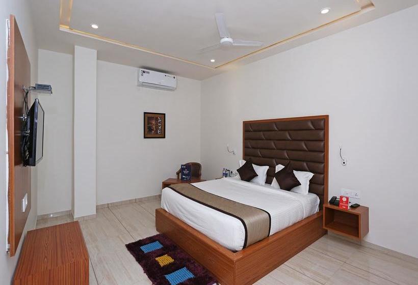 Oyo 10148 Hotel Paras Royal 1