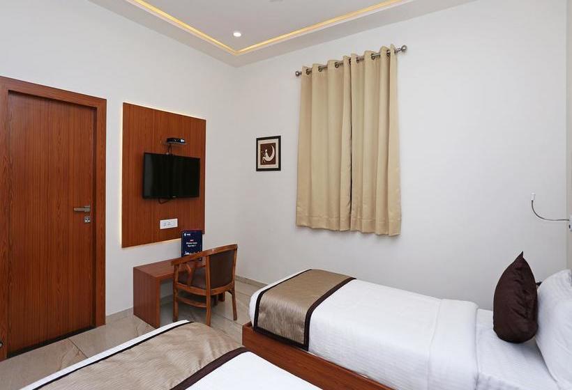 Oyo 10148 Hotel Paras Royal 14