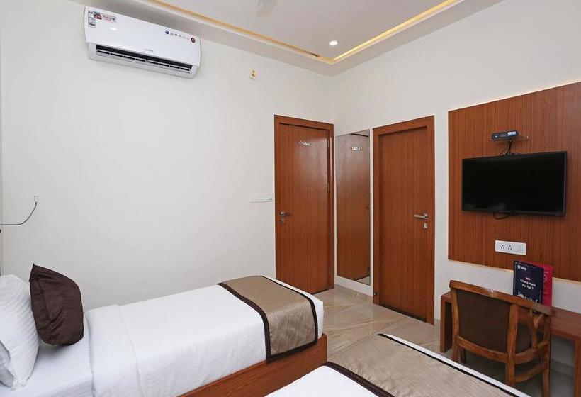 Oyo 10148 Hotel Paras Royal 16