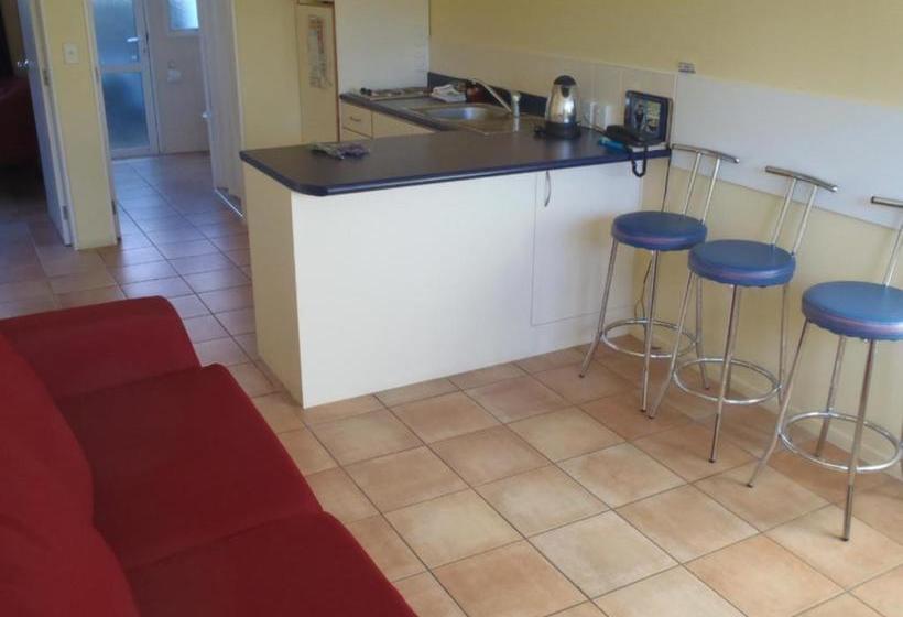 Cottage Park Thermal Motel 8