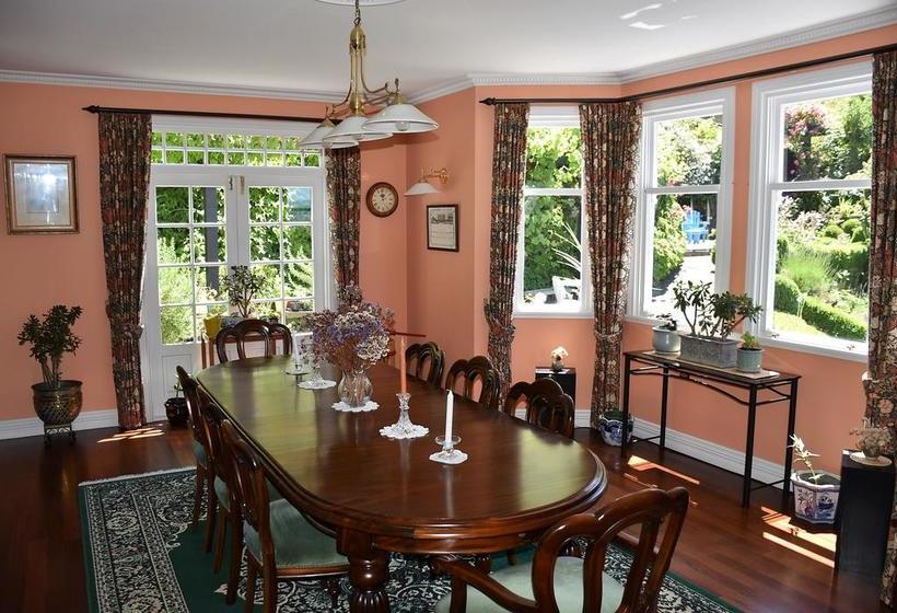 Bed and Breakfast Devenport Estate 10