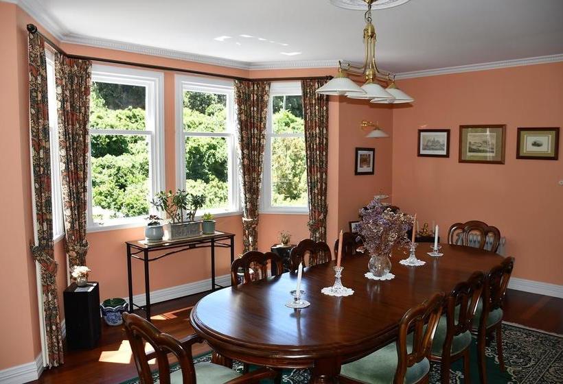 Bed and Breakfast Devenport Estate 11