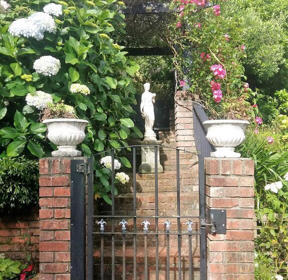 Bed and Breakfast Devenport Estate 5