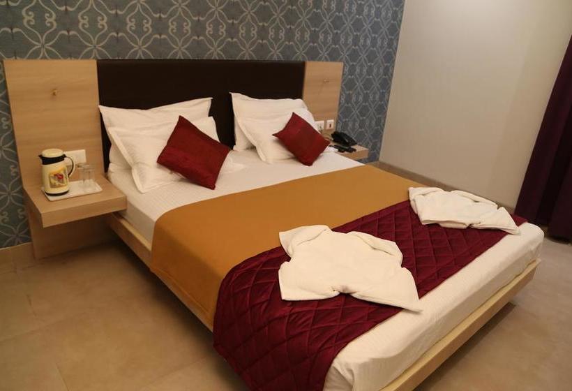 Hotel The Palm Residency 10