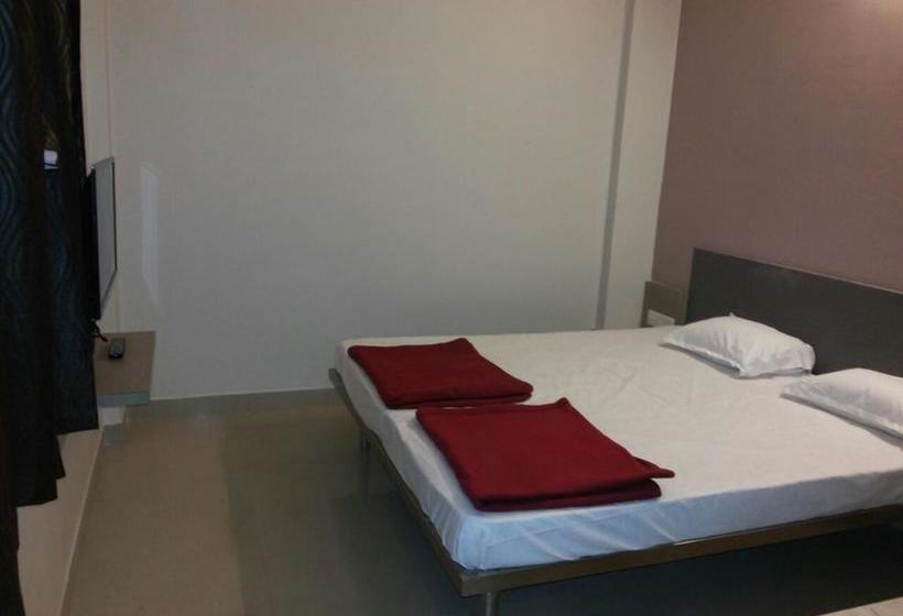 Hotel Bhagwati Lodging 10