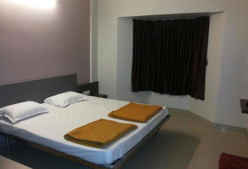 Hotel Bhagwati Lodging 14