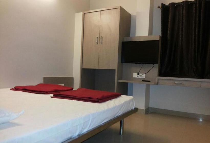 Hotel Bhagwati Lodging 15