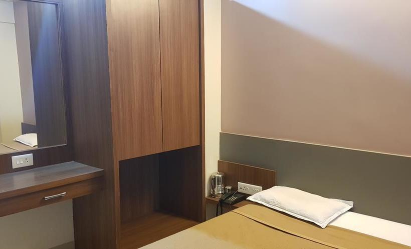 Hotel Bhagwati Lodging 6