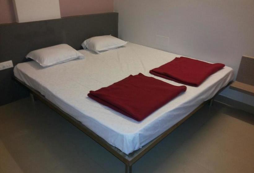 Hotel Bhagwati Lodging 8