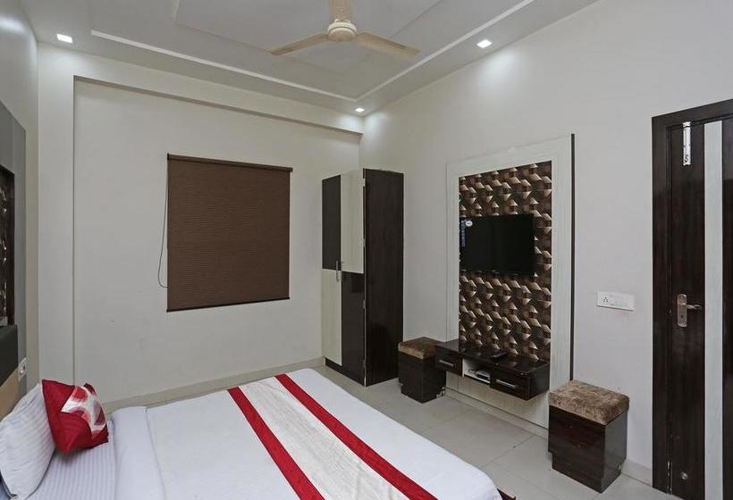 Hotel Oyo 13475 Kn Plaza 11