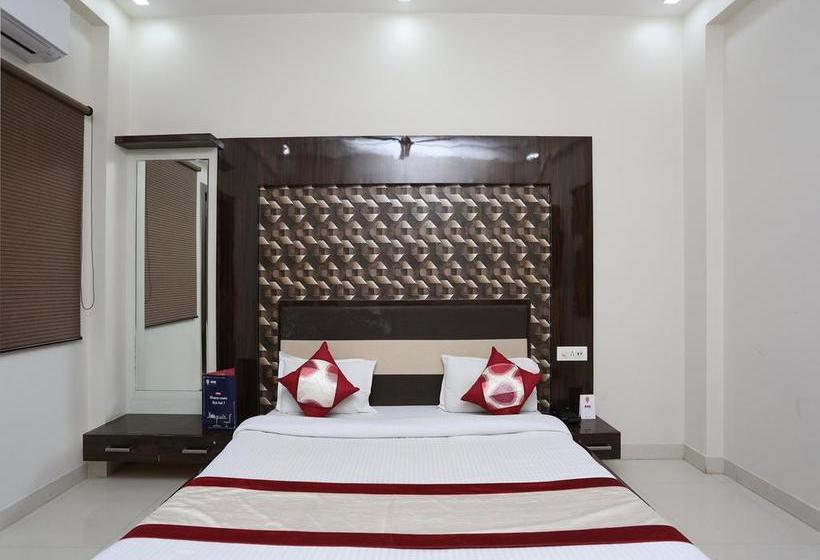 Hotel Oyo 13475 Kn Plaza 13