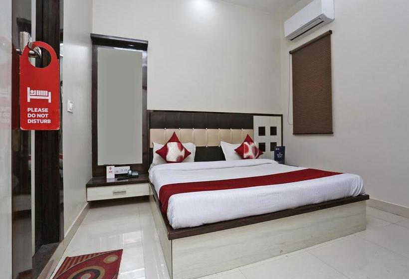 Hotel Oyo 13475 Kn Plaza 17