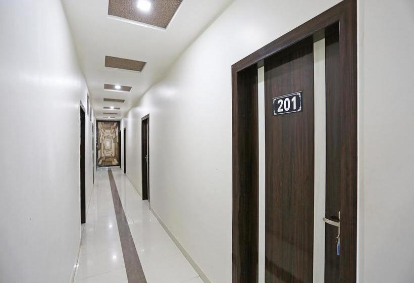 Hotel Oyo 13475 Kn Plaza 19