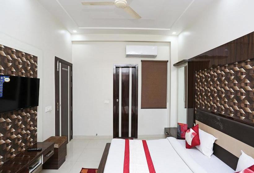 Hotel Oyo 13475 Kn Plaza 9