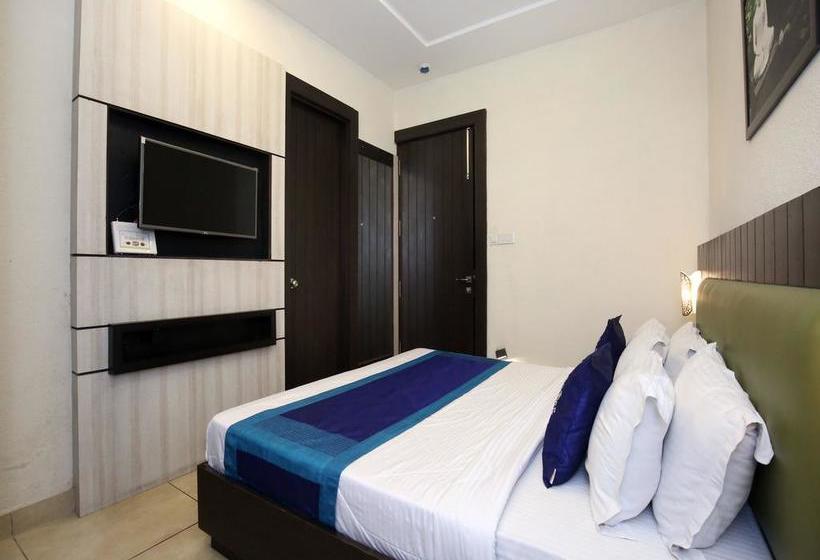 Hotel Oyo 9982 Near Bus Stand 10