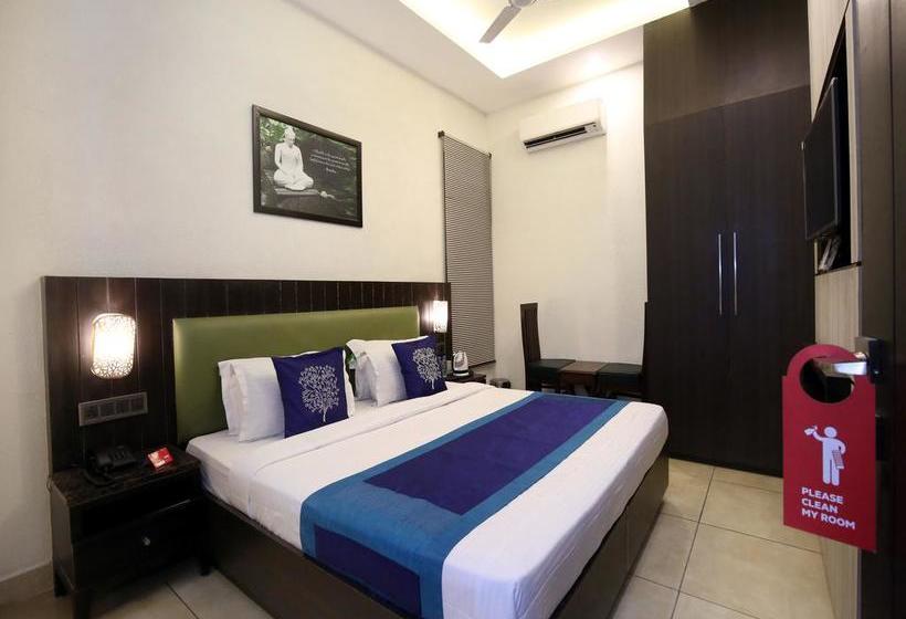 Hotel Oyo 9982 Near Bus Stand 11