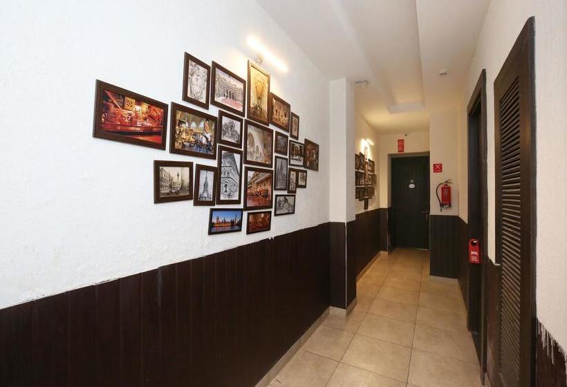 Hotel Oyo 9982 Near Bus Stand 13