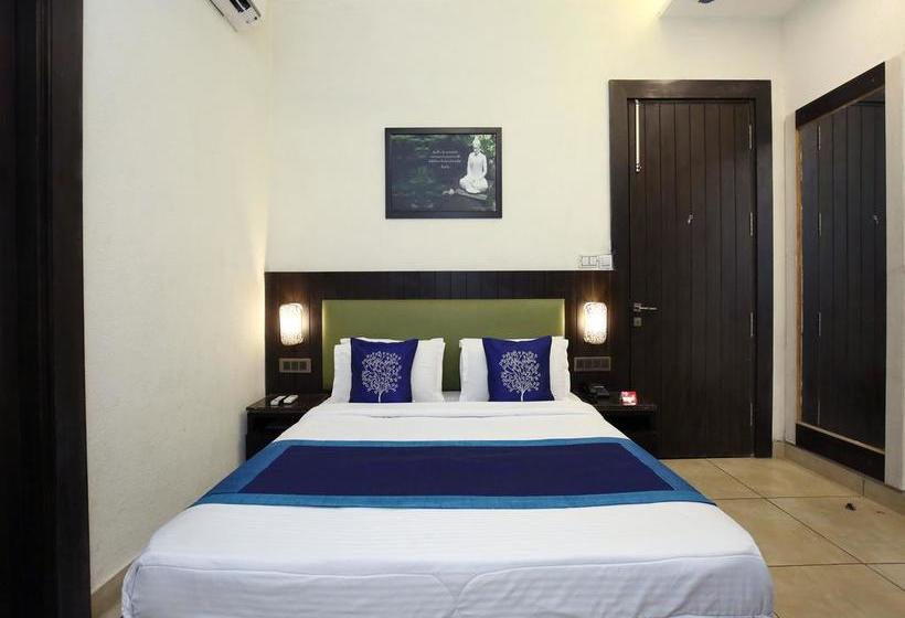 Hotel Oyo 9982 Near Bus Stand 17