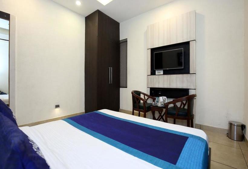 Hotel Oyo 9982 Near Bus Stand 18