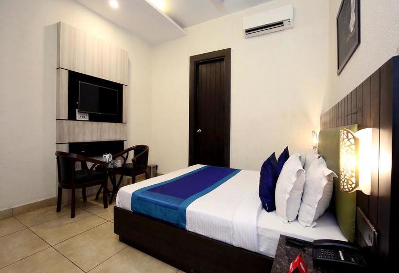 Hotel Oyo 9982 Near Bus Stand 19