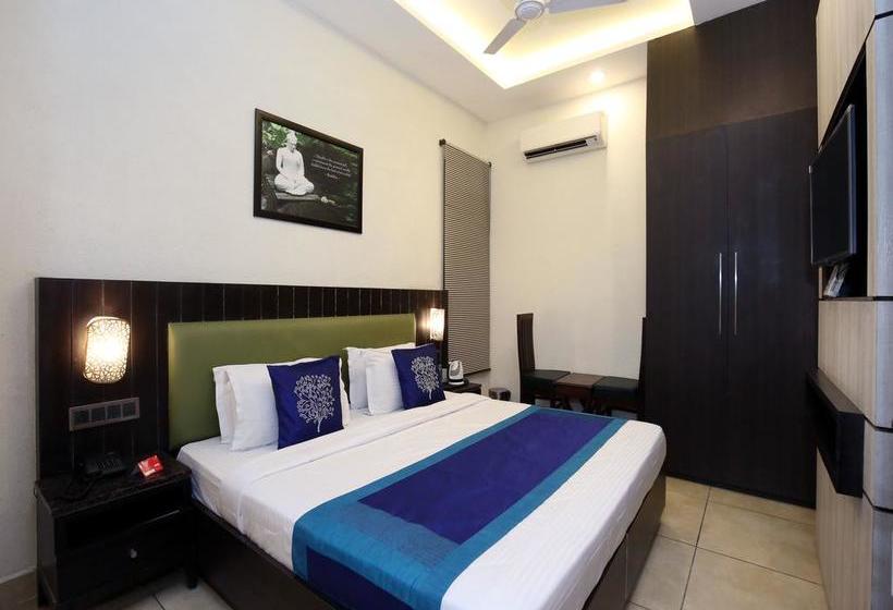 Hotel Oyo 9982 Near Bus Stand 7