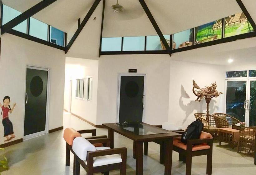 The Corner Transit Hostel 12