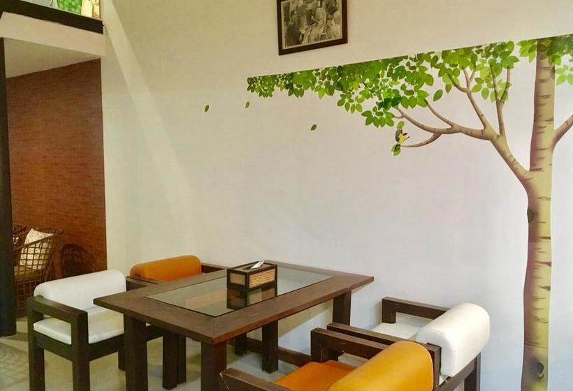 The Corner Transit Hostel 13